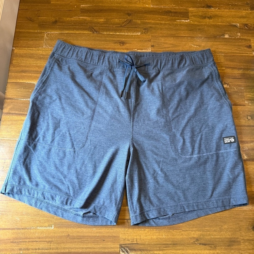 Mountain Hardware Chillaction Shorts - Picture 5 of 11